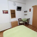And Tea 로비니